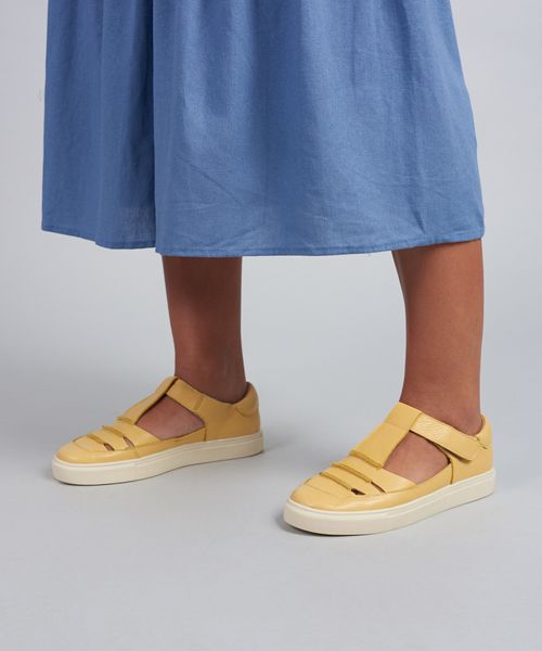 Tenis Aberto Recortes - Amarelo Lirio