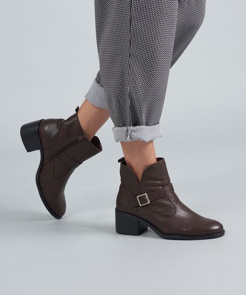 Bota Salto Medio Fivela - Chocolate