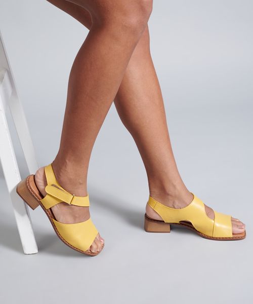 Sandalia Media Couro Lia - Camomila