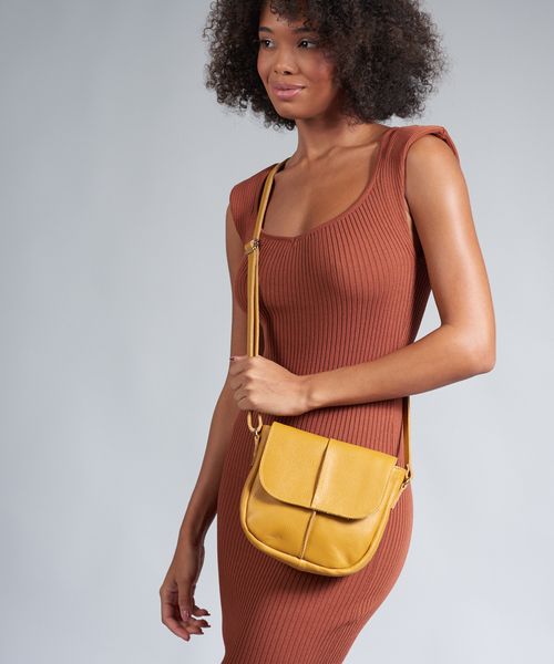 Bolsa p Couro Recorte Frontal - New Mostarda