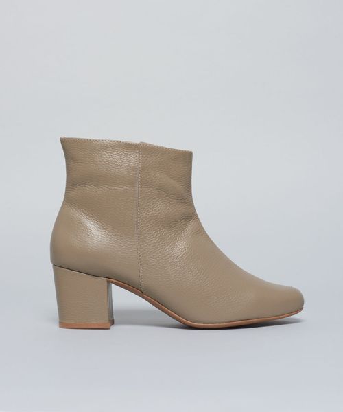 Bota Media Couro Betina - Cinza